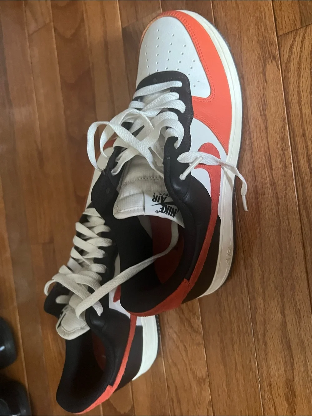 Men Nike Air a force 1 07 LV SZ 8.5. Worn Once